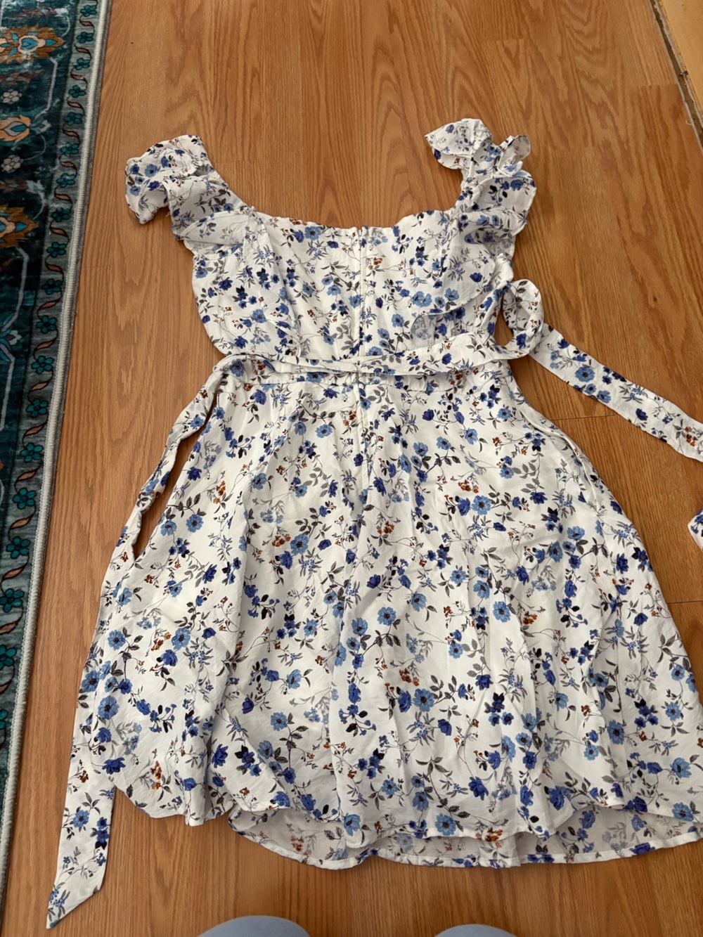 Francesca's Collections White Floral Tie-Waist Dress with Blue Flowers